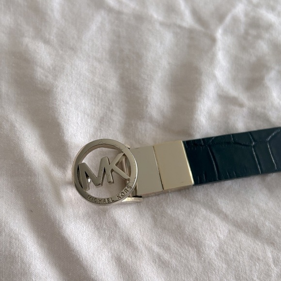 Women’s Michael Kors reversible belt - Picture 4 of 9